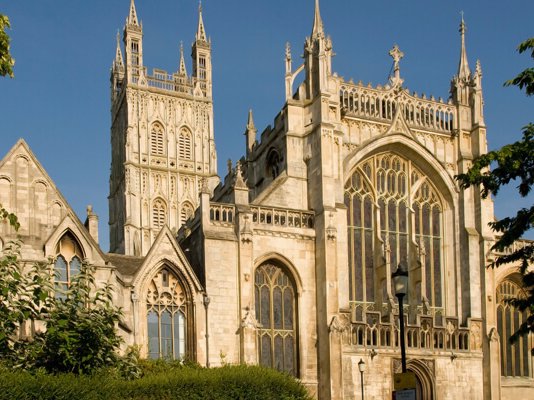 Gloucester Cathedral in the sun
